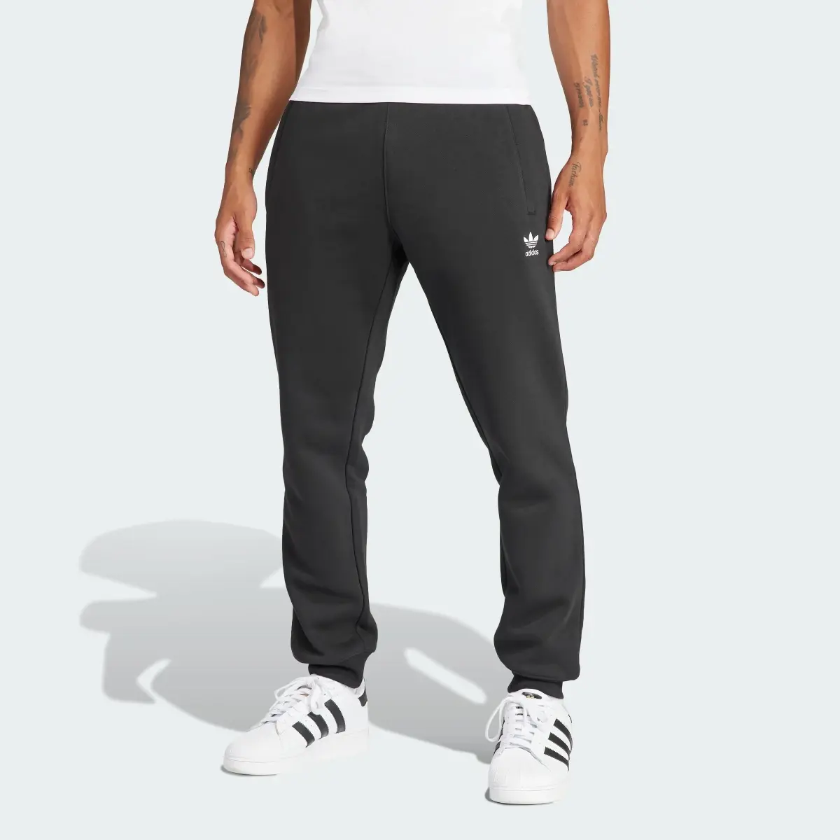 Adidas Pantaloni Trefoil Essentials. 1