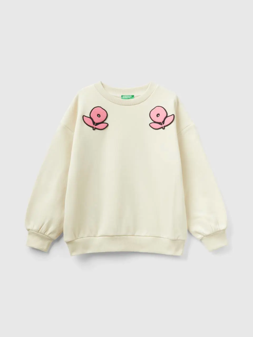 Benetton sweatshirt with flower patch. 1