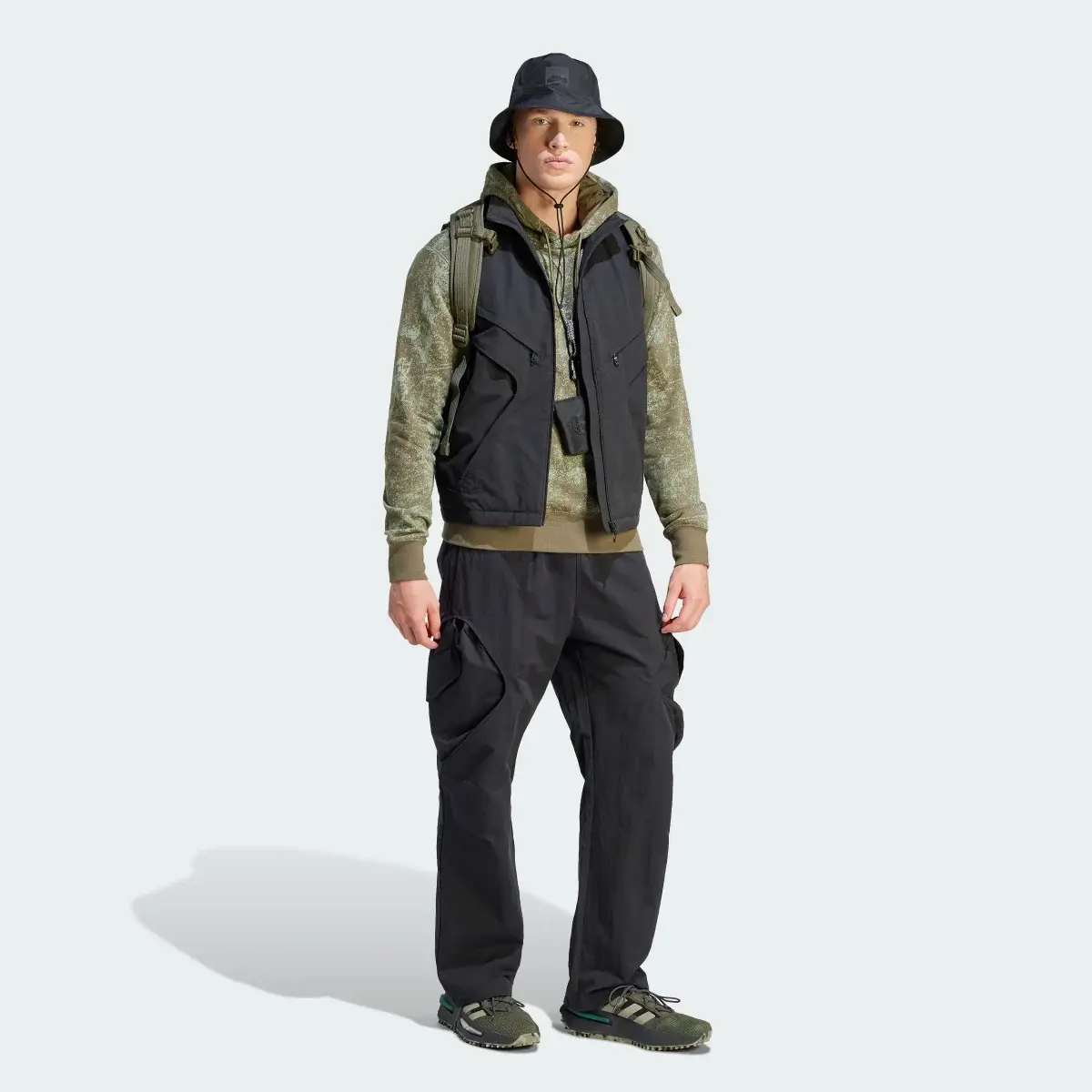 Adidas Adventure Premium Cargohose. 3