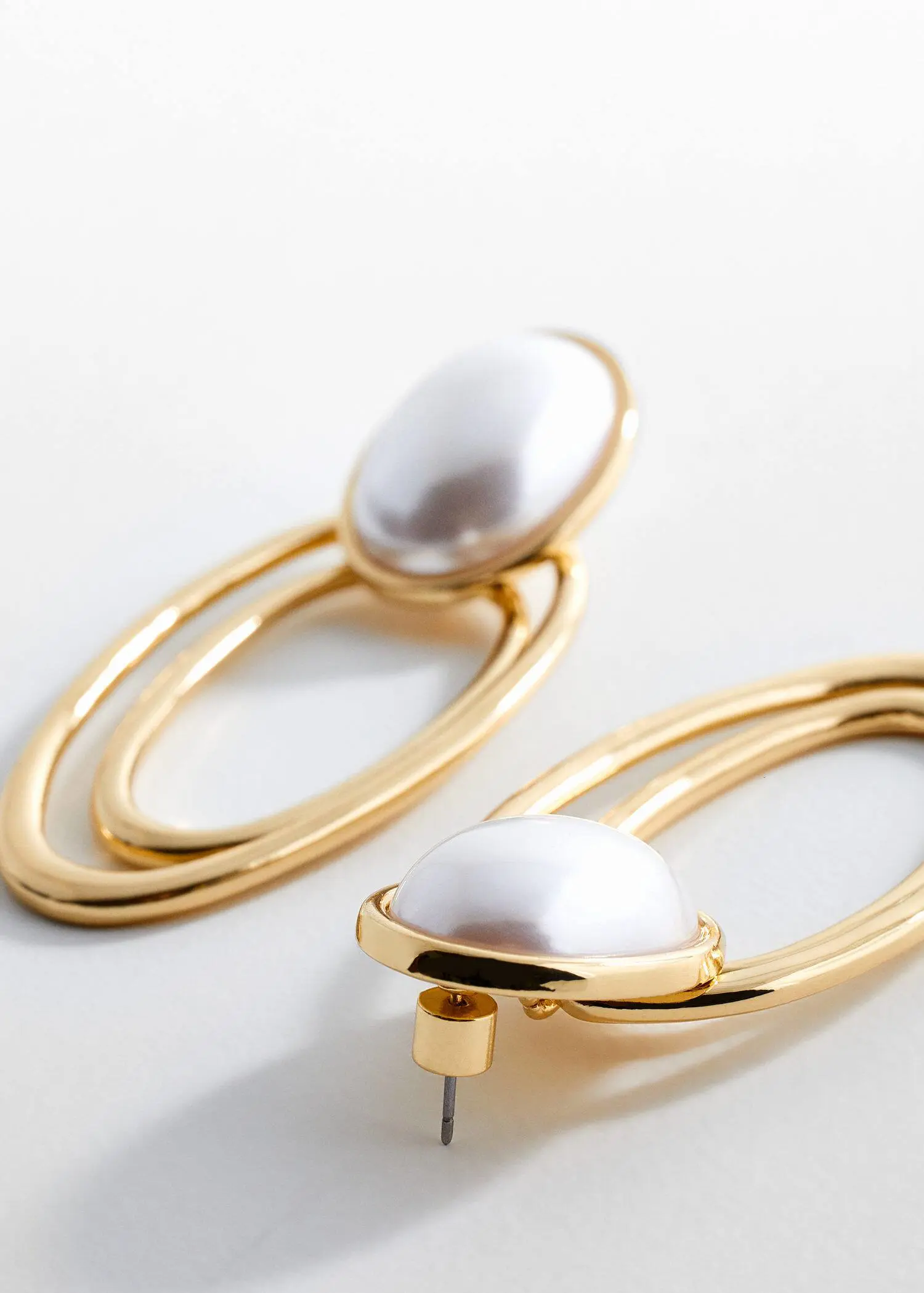 Mango Mother-of-pearl oval earrings. 3