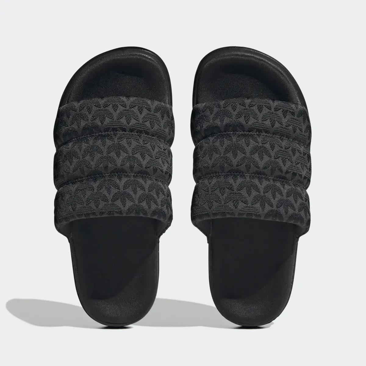Adidas adilette Essential Slides. 3