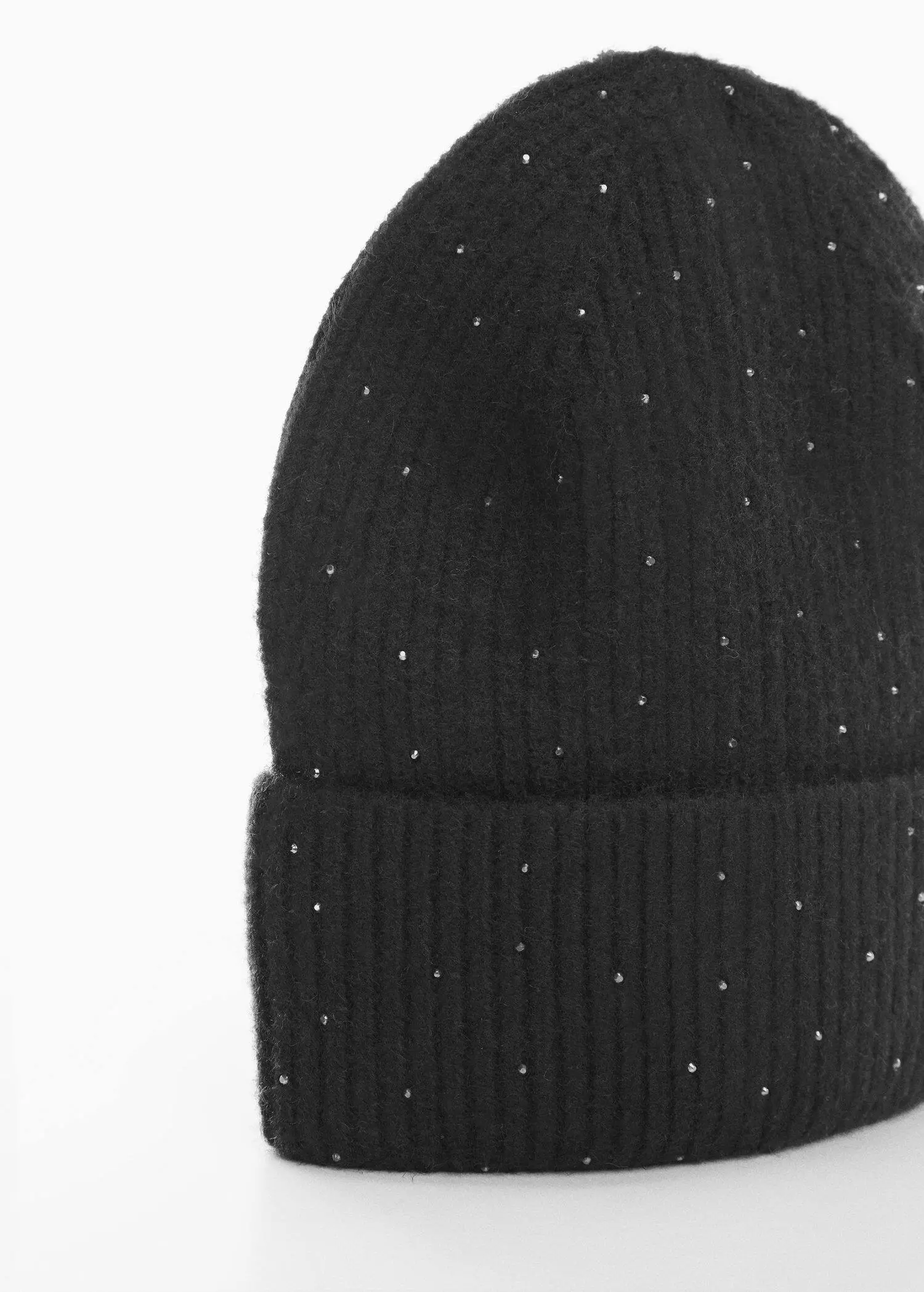 Mango Knitted hat with shiny details . 1