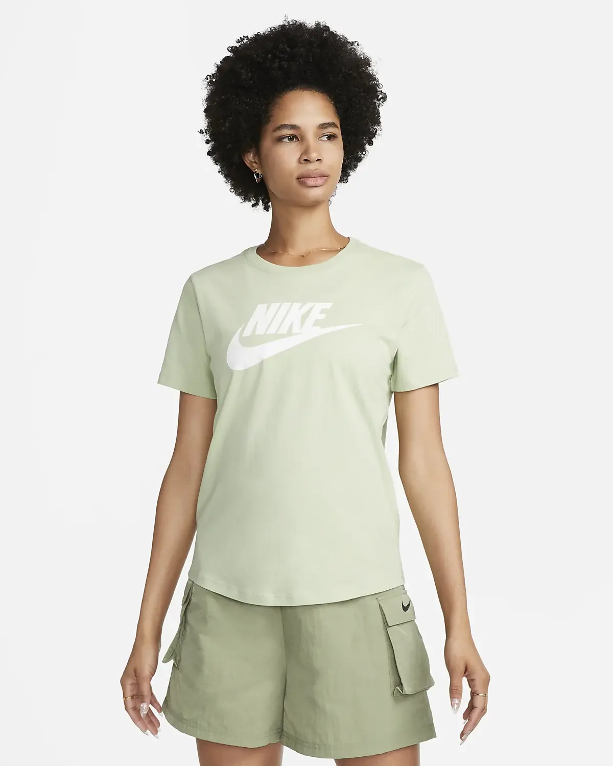 Nike Sportswear Essentials. 1