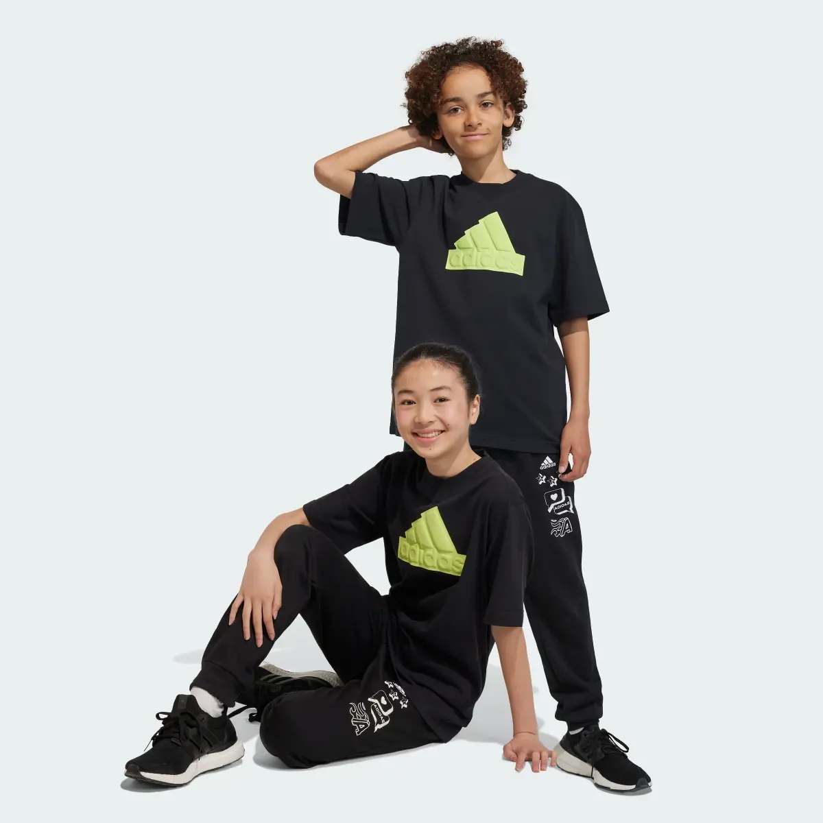 Adidas Pantalon Brand Love Enfants. 1