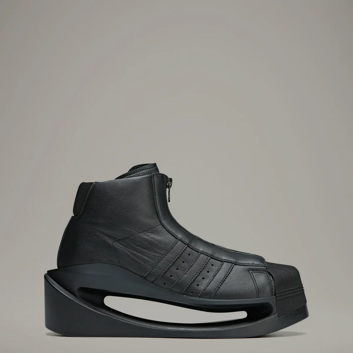 Adidas Y-3 Gendo Pro Model. 1