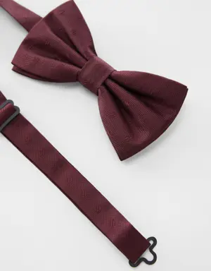 Bow tie with polka-dot structure