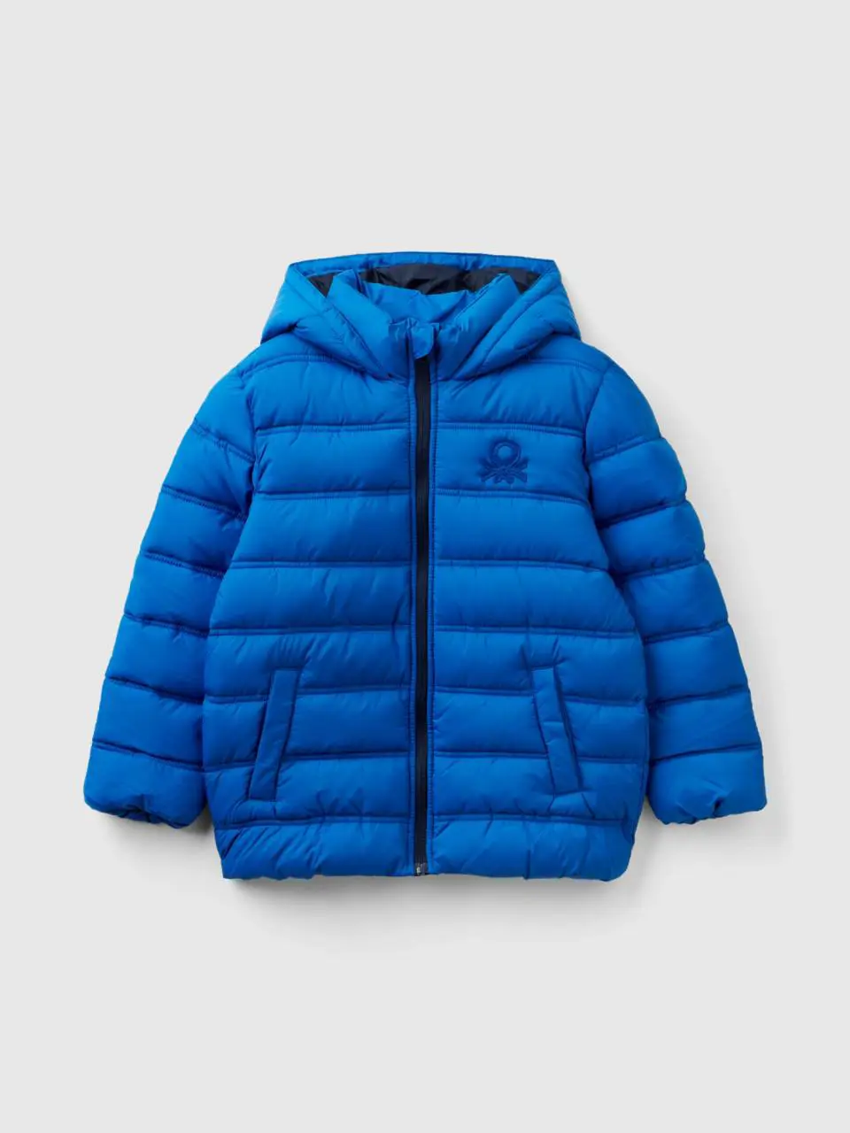 Benetton puffer jacket with hood and logo. 1