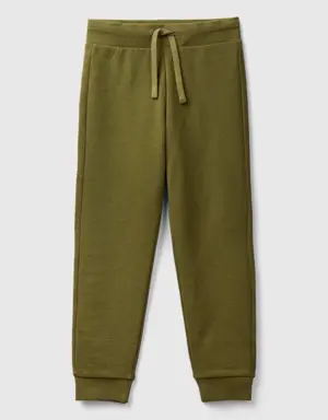 sporty trousers with drawstring