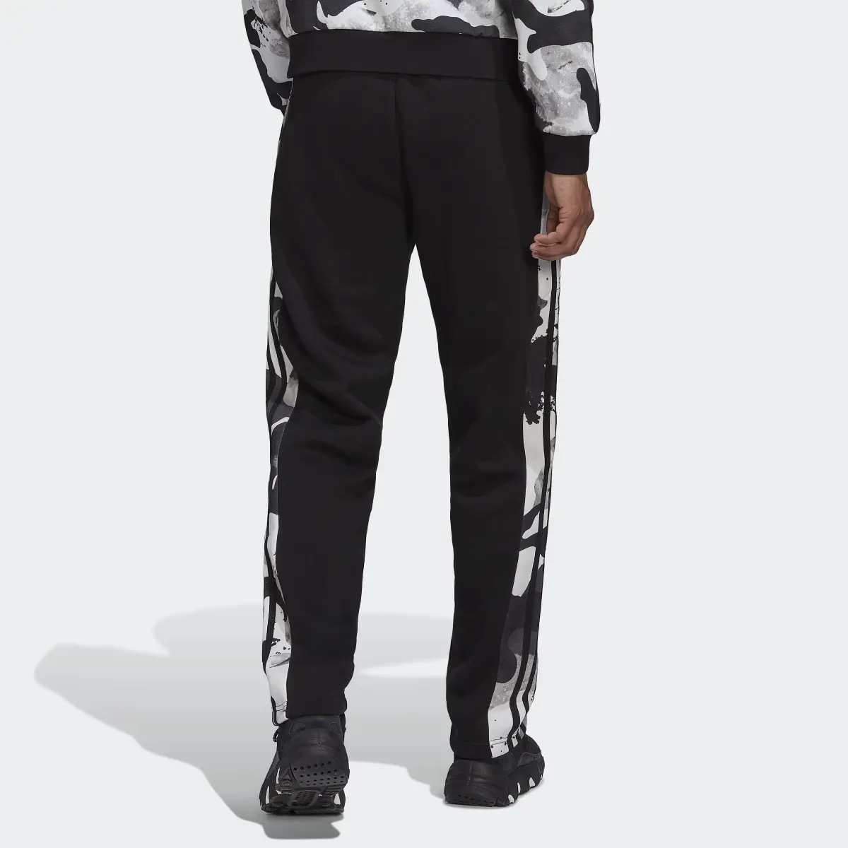 Adidas Pantalón Camo Series. 3