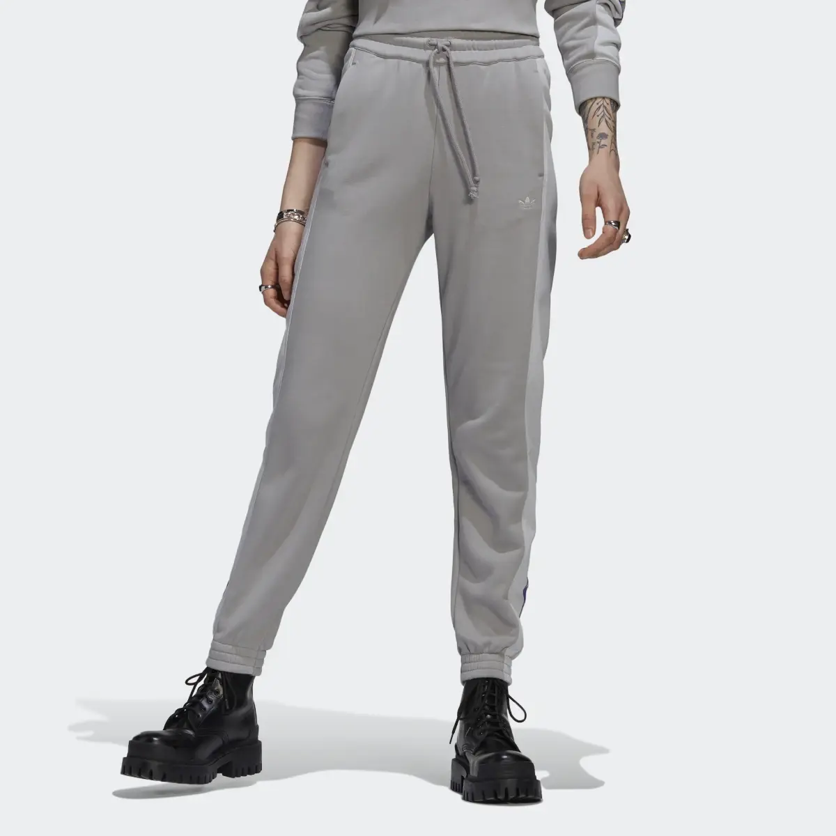 Adidas Pantalon sportswear graphique à chevilles élastiques Blocked. 1
