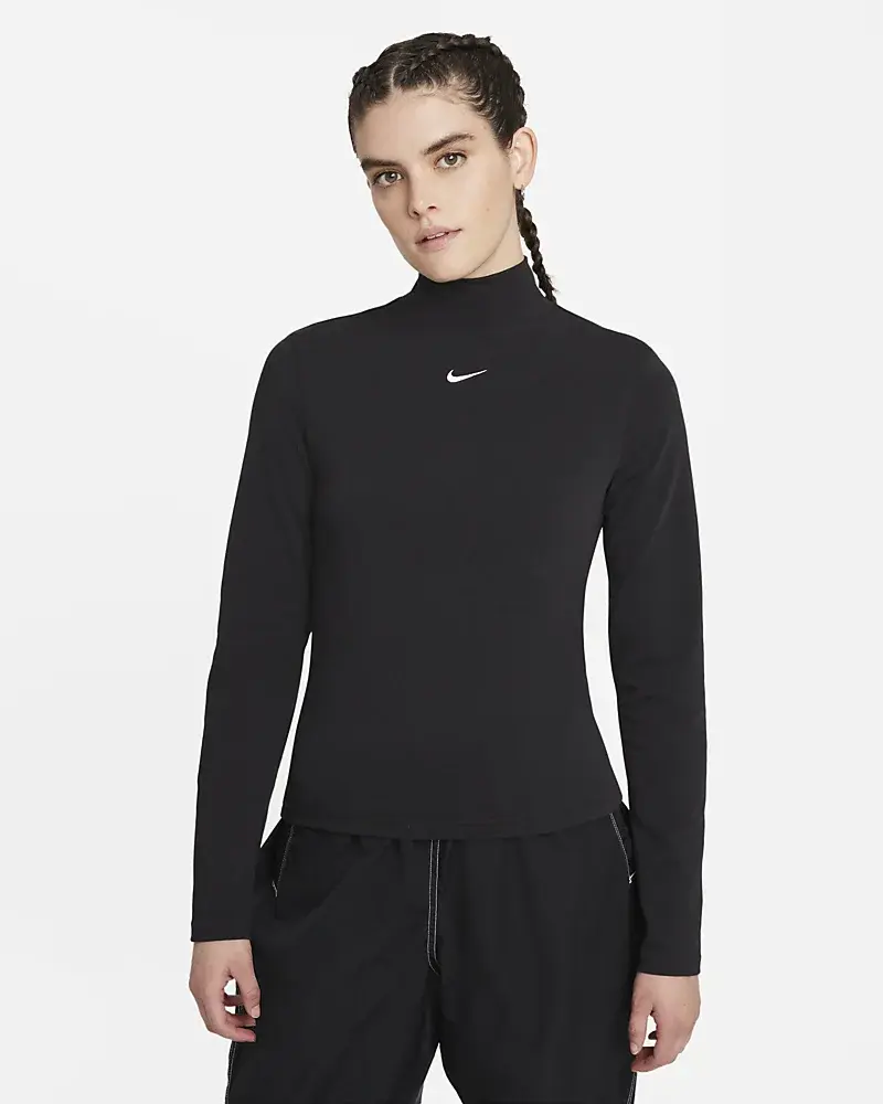 Nike Sportswear Collection Essentials. 1