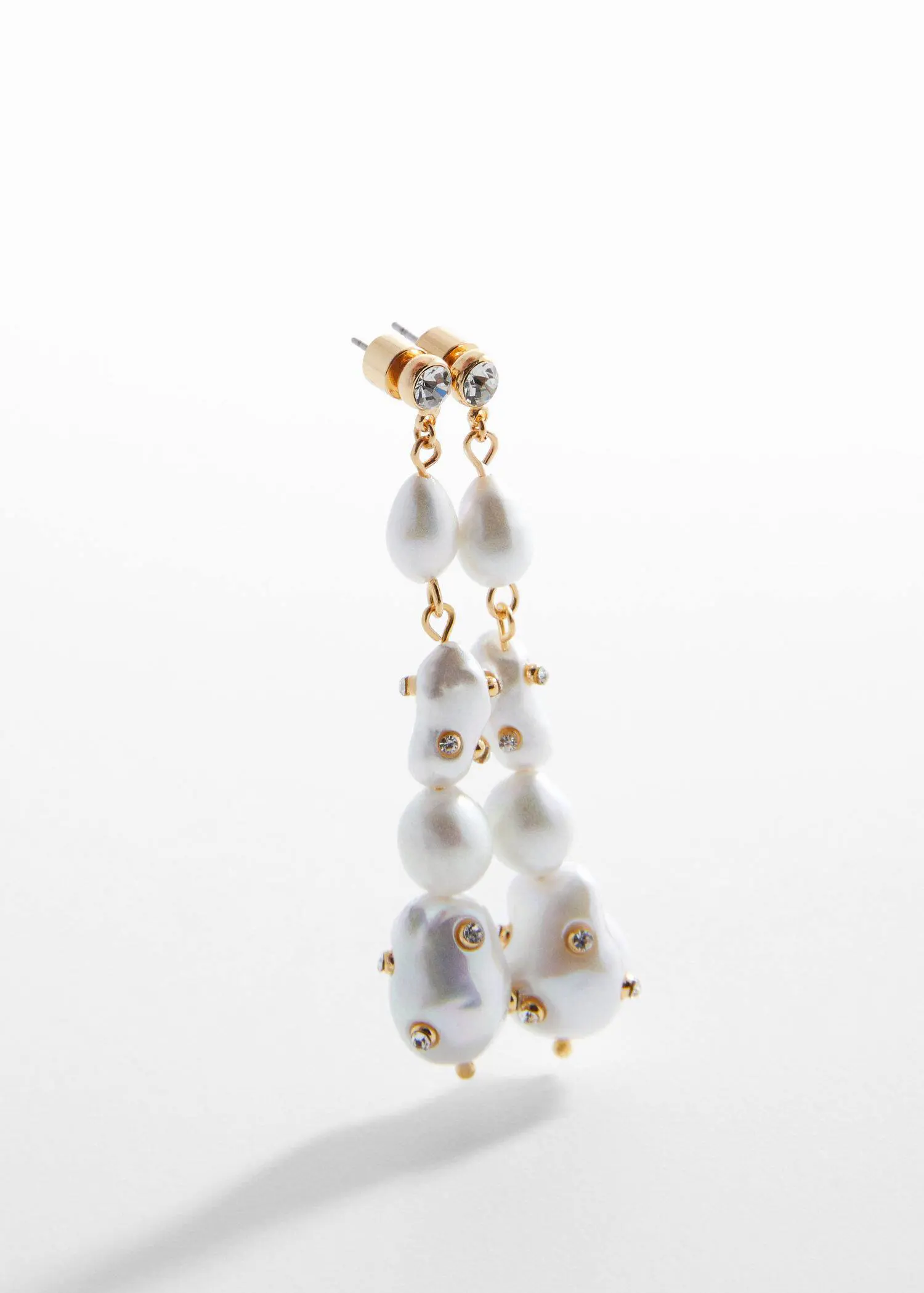 Mango Pearl earrings with rhinestone detail. 1
