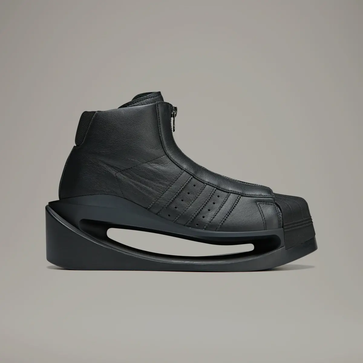 Adidas Y-3 Gendo Pro Model. 2