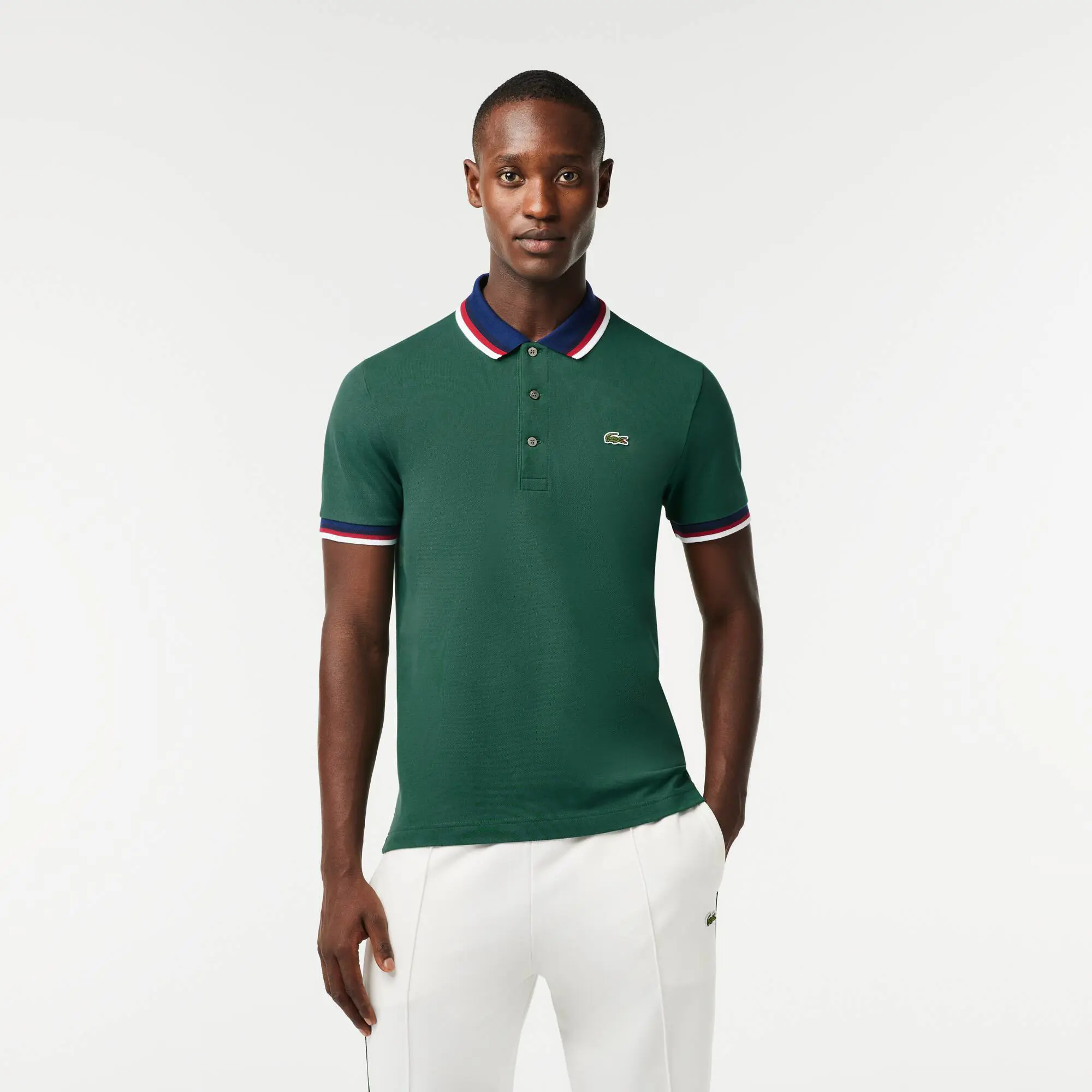 Lacoste Poloshirt aus Stretch-Baumwoll-Piqué mit Kontrastkragen. 1