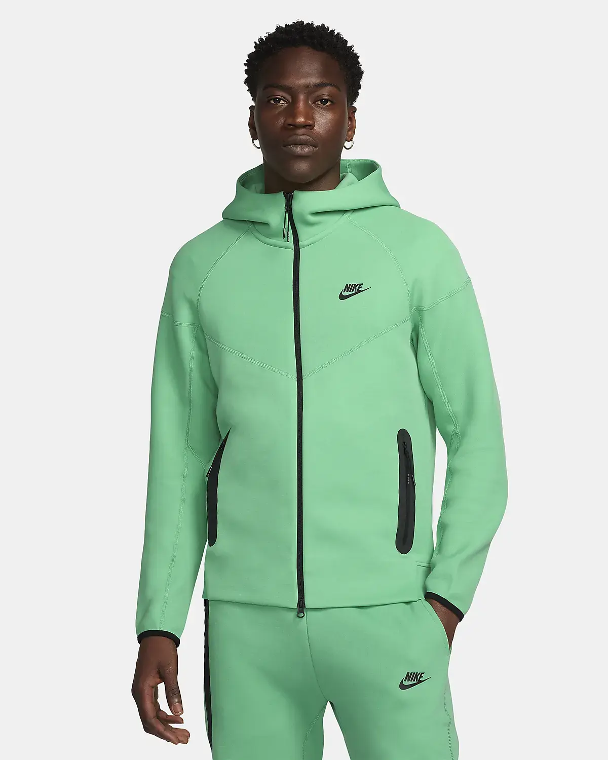 Nike Sportswear Tech Fleece Windrunner. 1