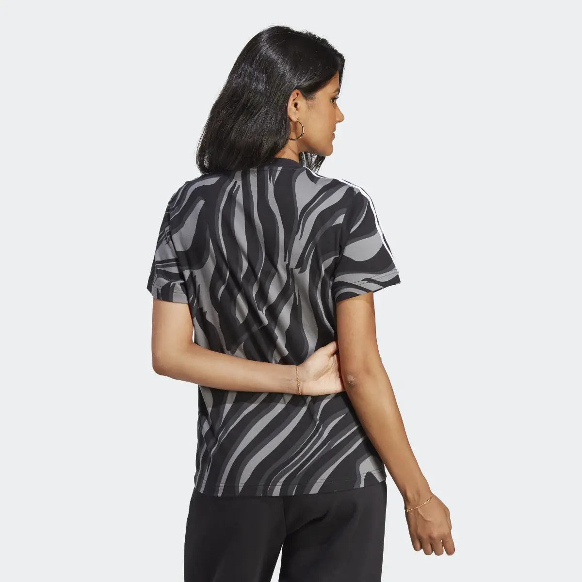 Adidas T-shirt à imprimé animal abstrait intégral. 3