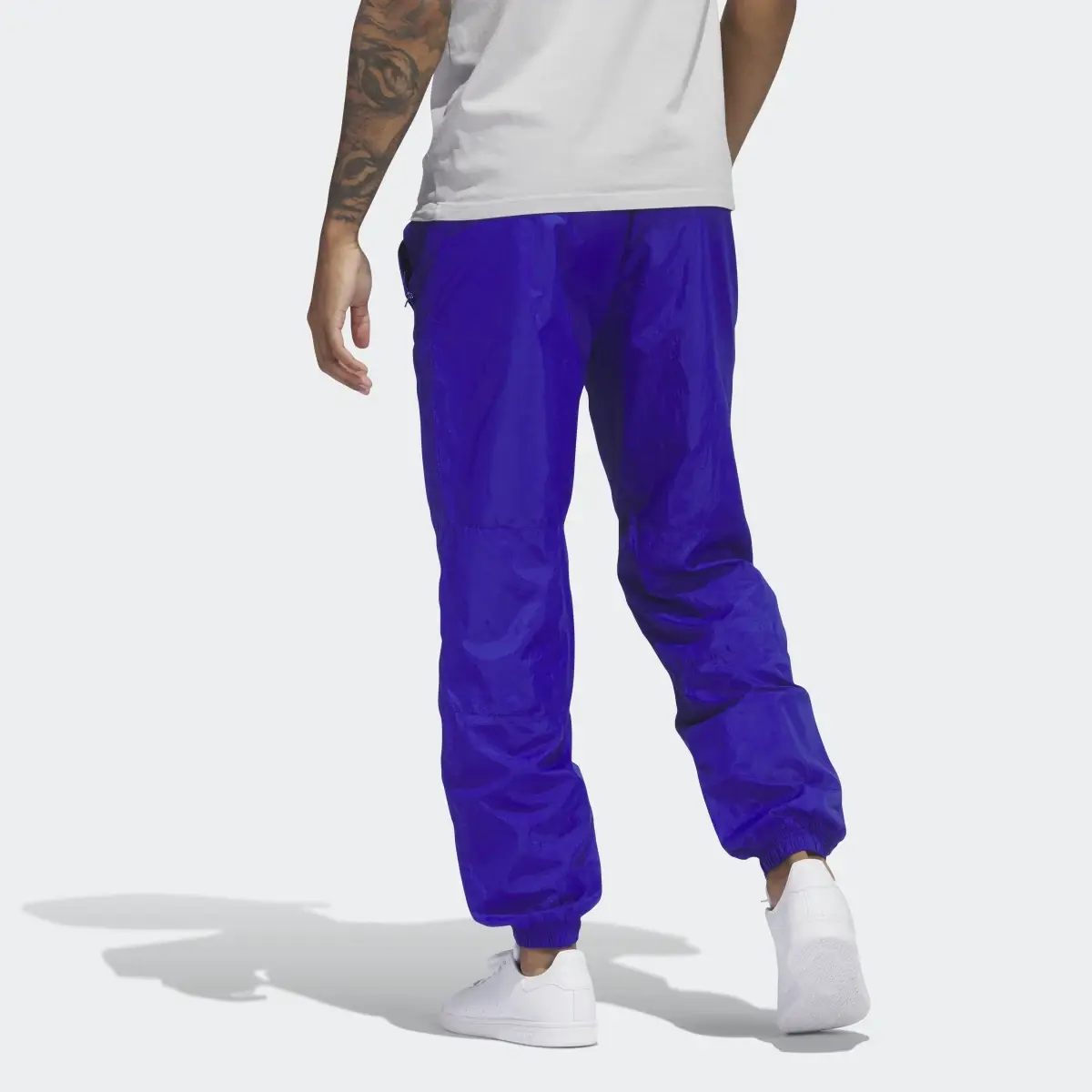 Adidas Pantalón Premium Essentials Crinkle Nylon. 2