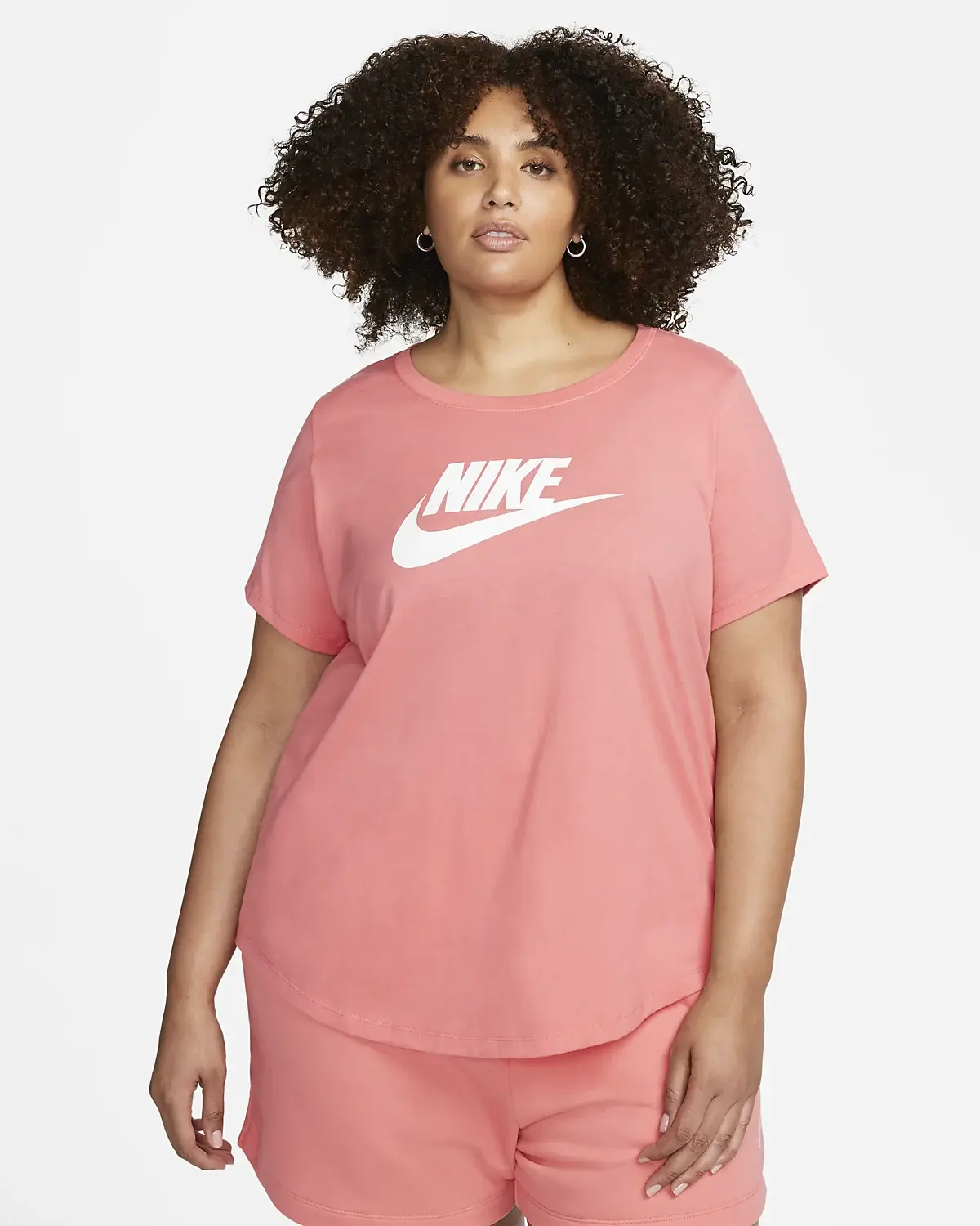 Nike Sportswear Essentials. 1