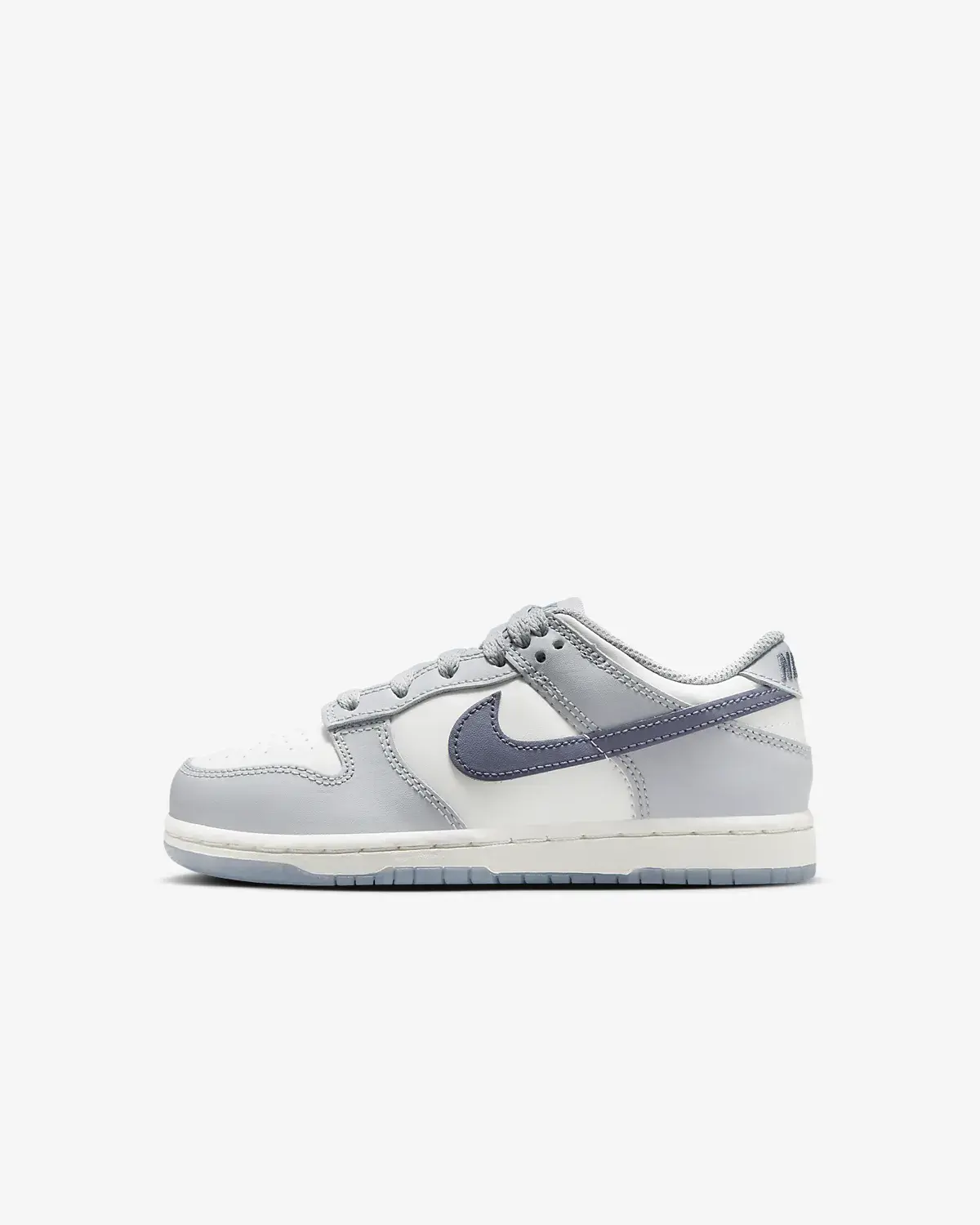 Nike Dunk Low. 1