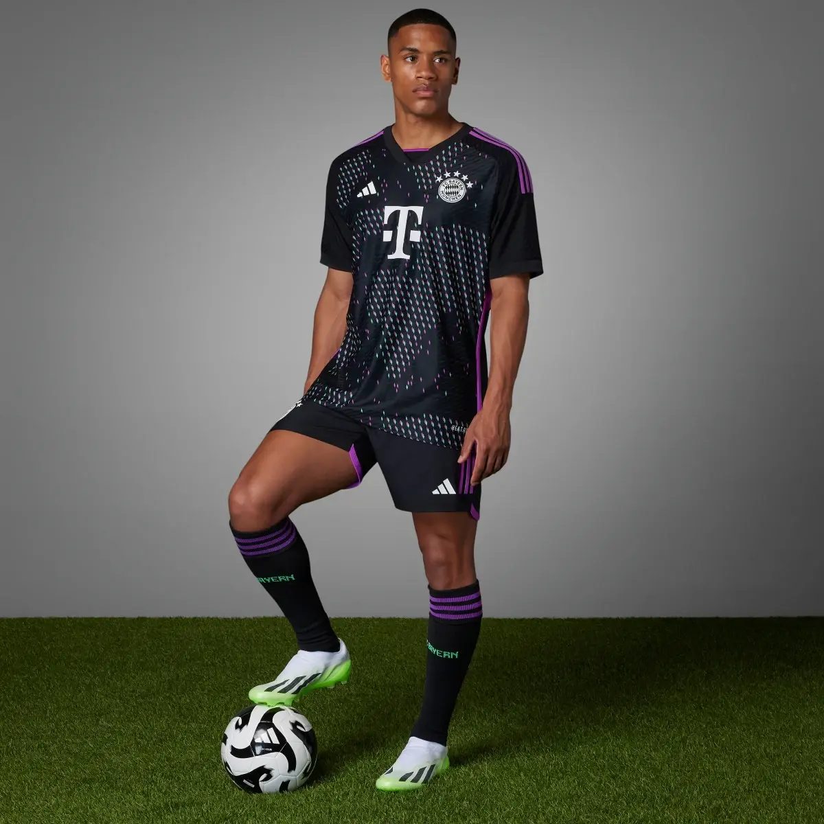 Adidas Camisola Alternativa Oficial 23/24 do FC Bayern München. 2