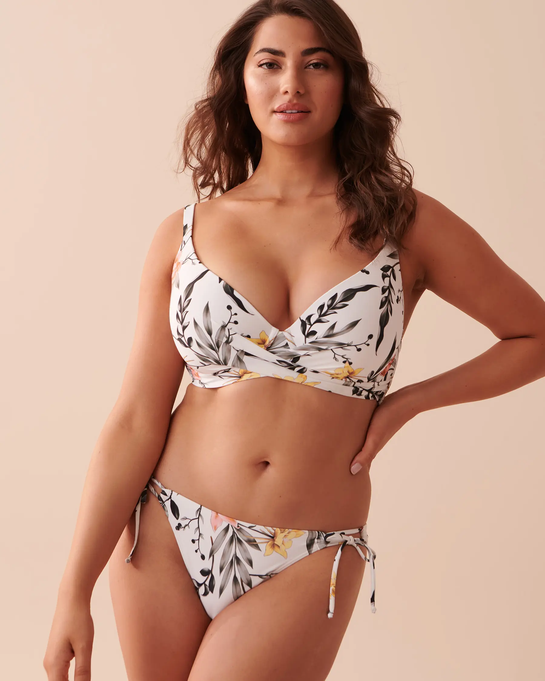 La Vie en Rose TROPICAL D Cup Plunge Bikini Top. 3