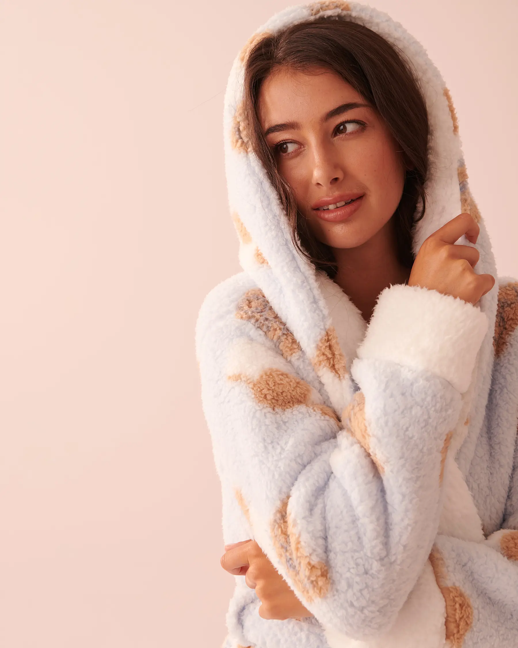 La Vie en Rose Nerdy Bear Sherpa Hooded Robe. 3