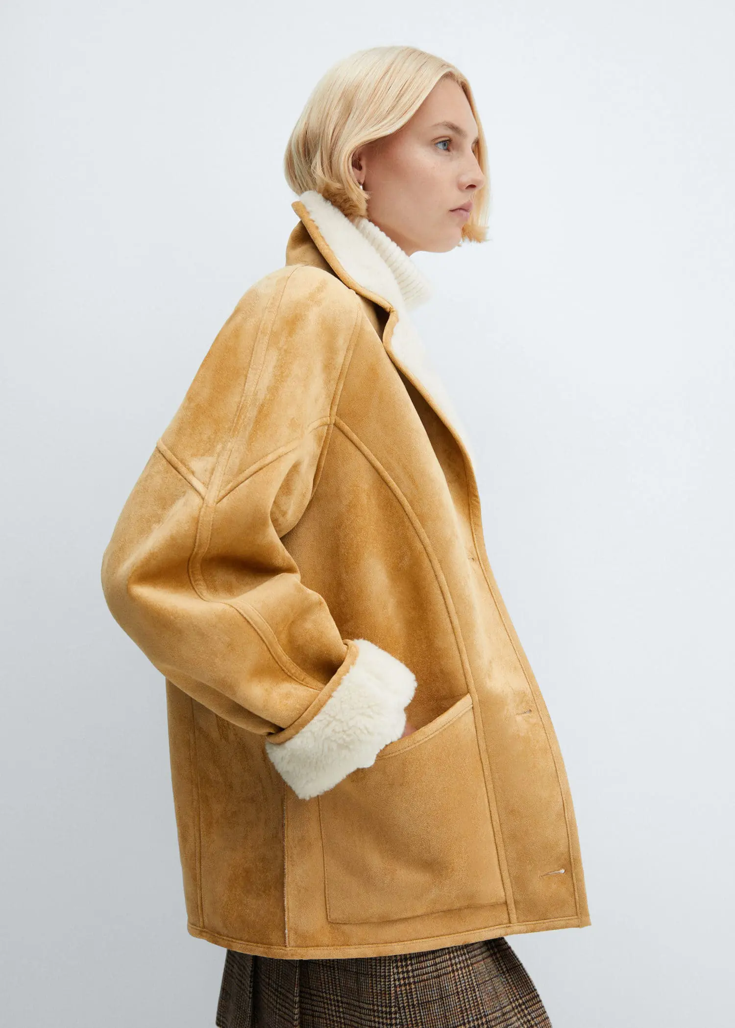 Mango Shearling-lined coat with buttons. 2