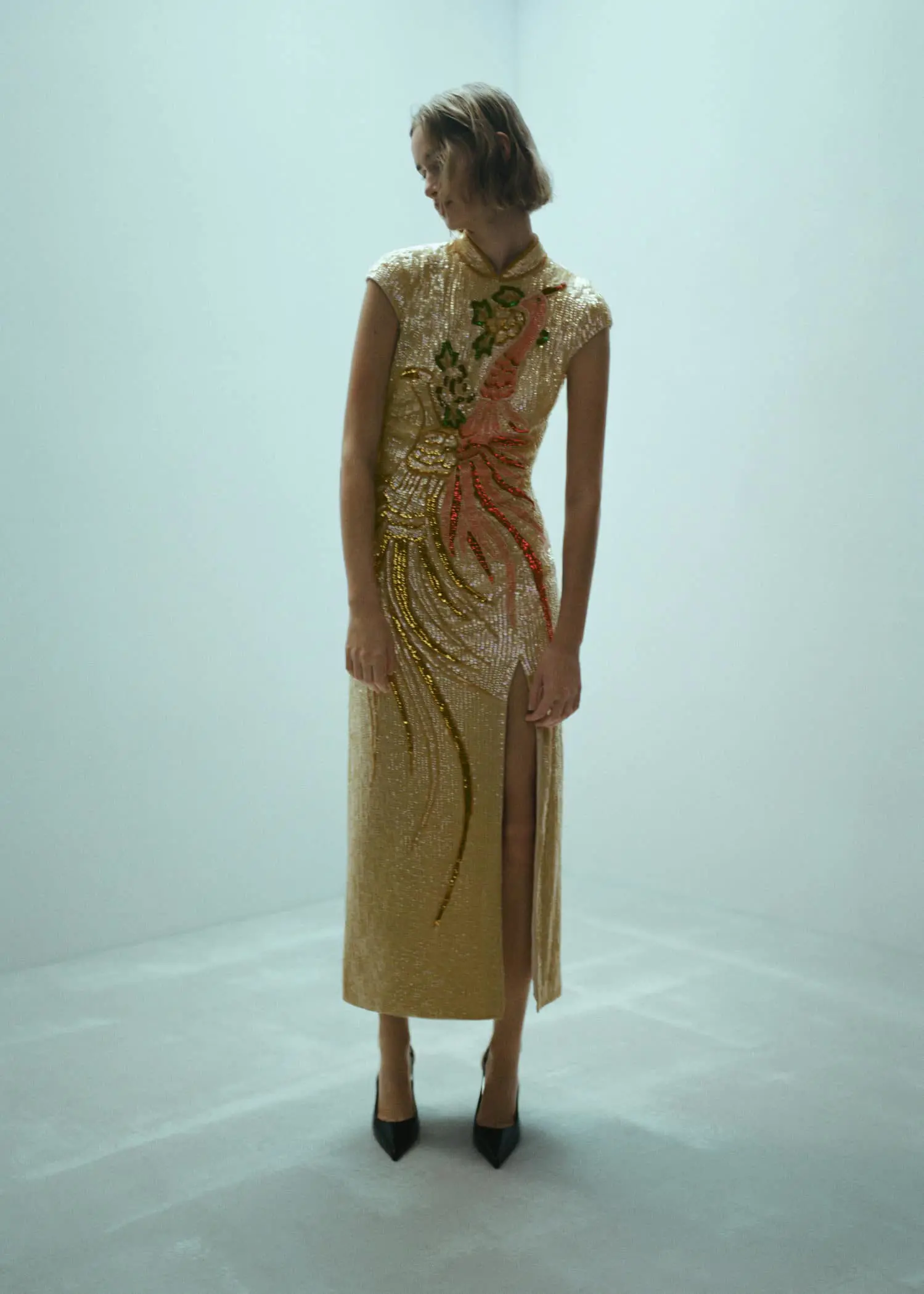 Mango Kleid mit besticktem Paillettendesign. 1