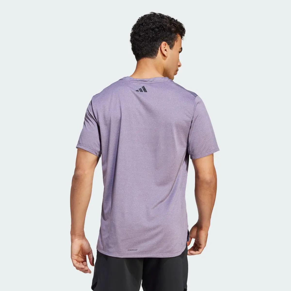 Adidas Playera Designed for Movement Graphic Workout. 3