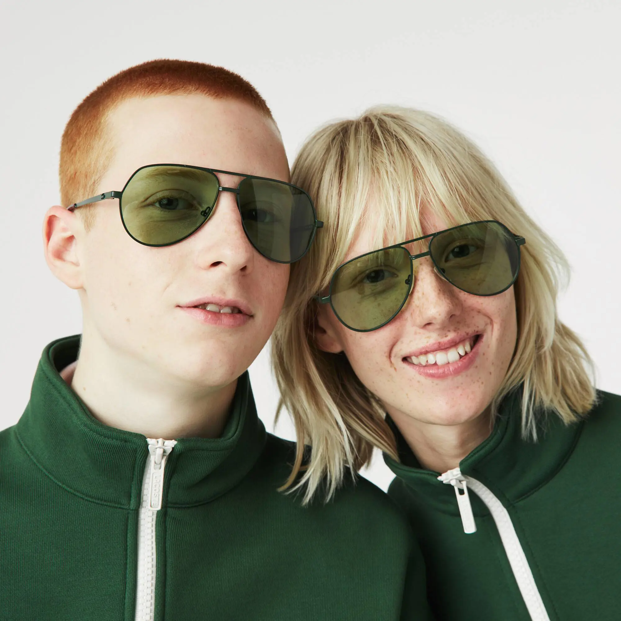 Lacoste Unisex Signature 101 Pilot-Sonnenbrille aus Metall. 1 Lacoste Unisex Signature 101 Pilot-Sonnenbrille aus Metall. 1