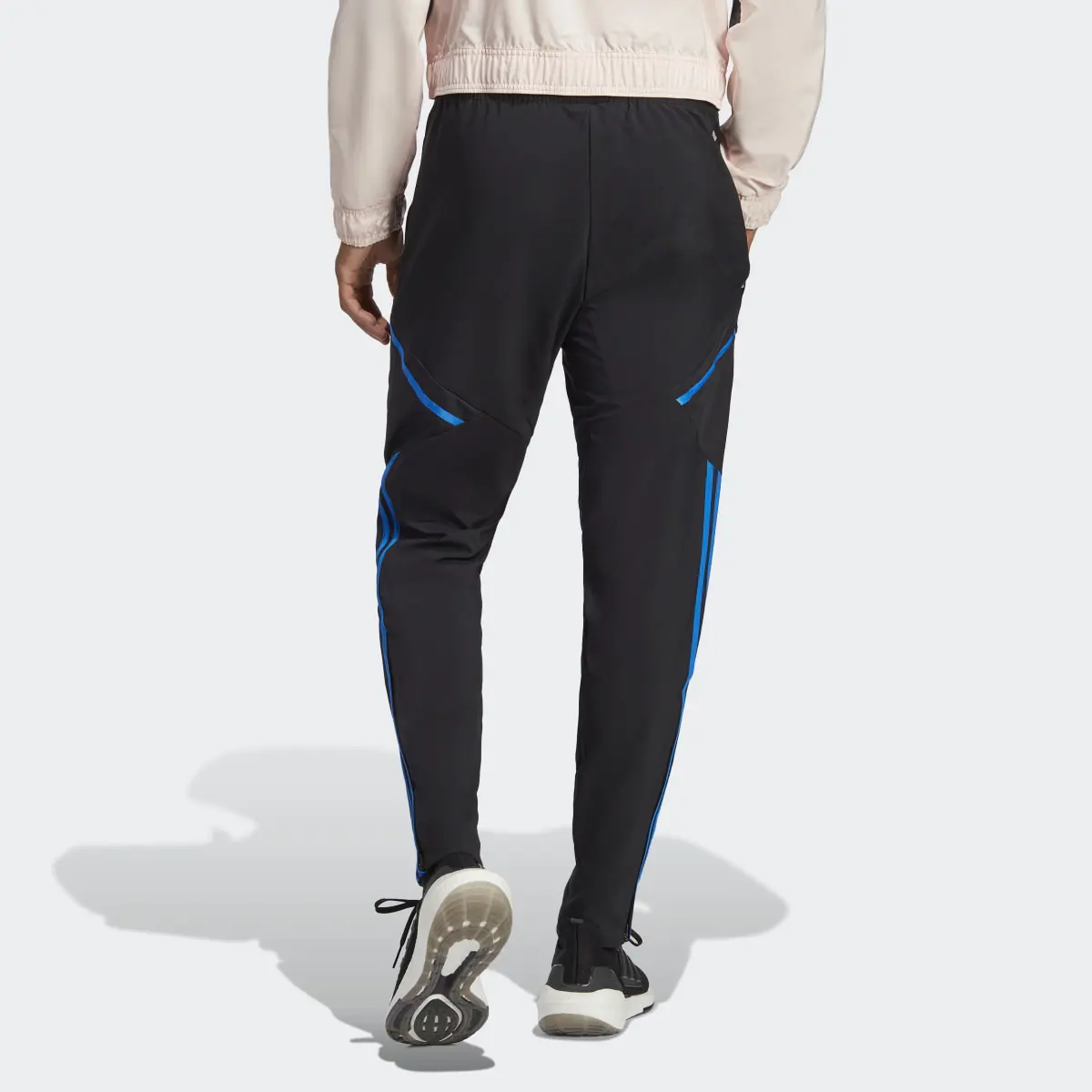 Adidas Manchester United Presentation Pants. 2