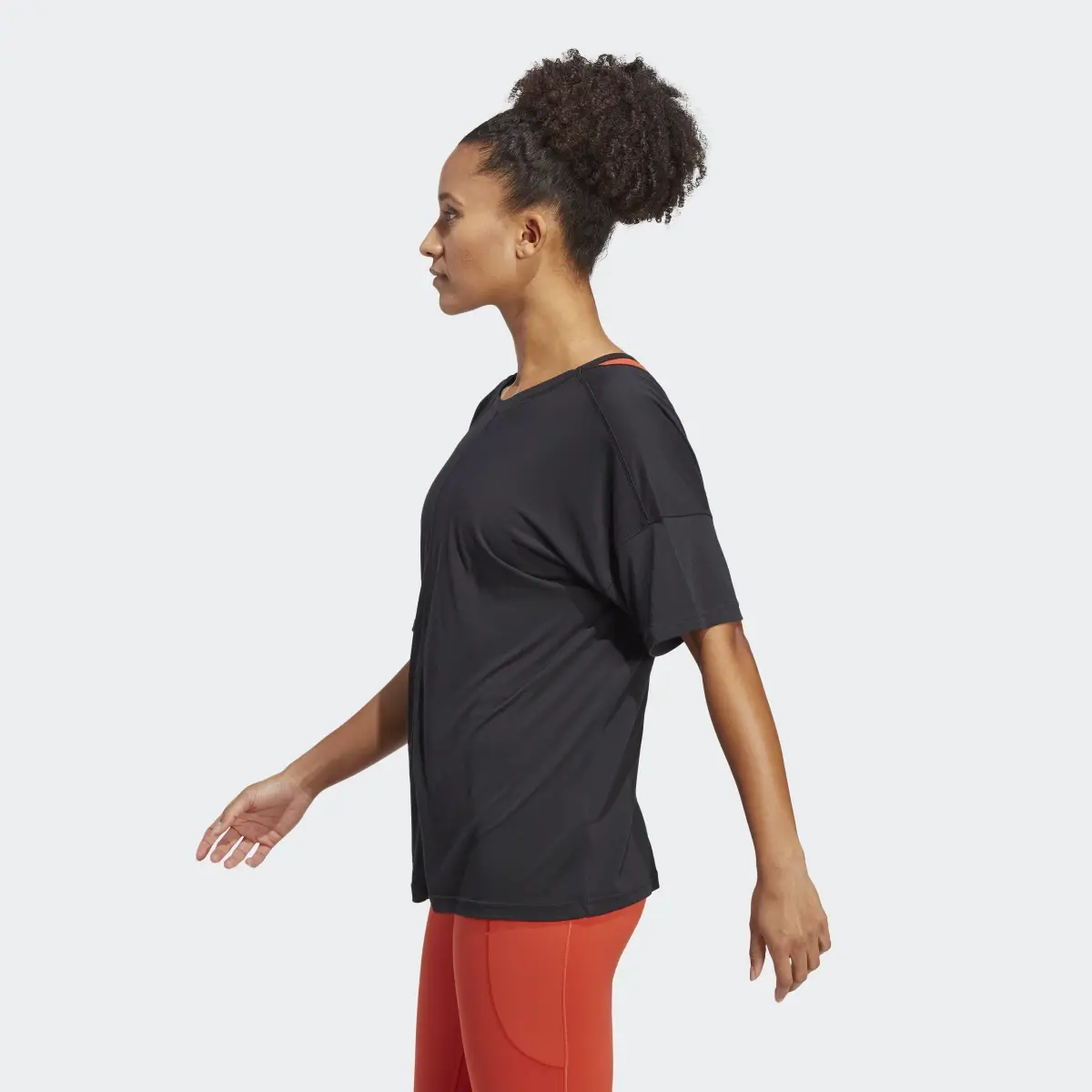 Adidas Playera Yoga Studio Oversized. 3