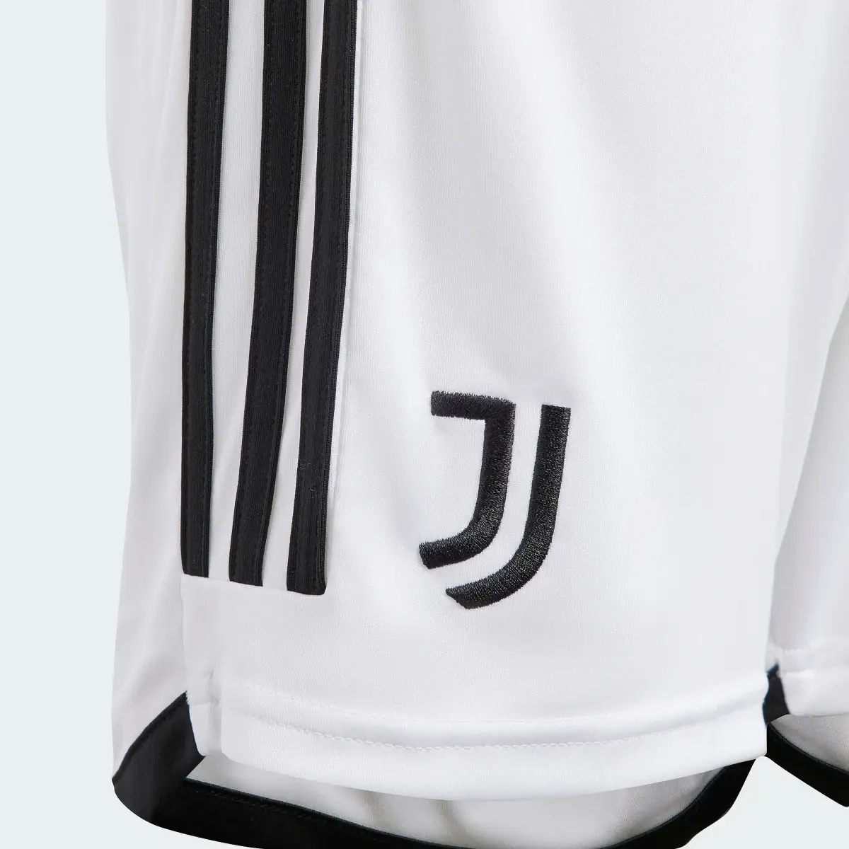 Adidas Juventus Turin 23/24 Kids Auswärtsshorts. 3