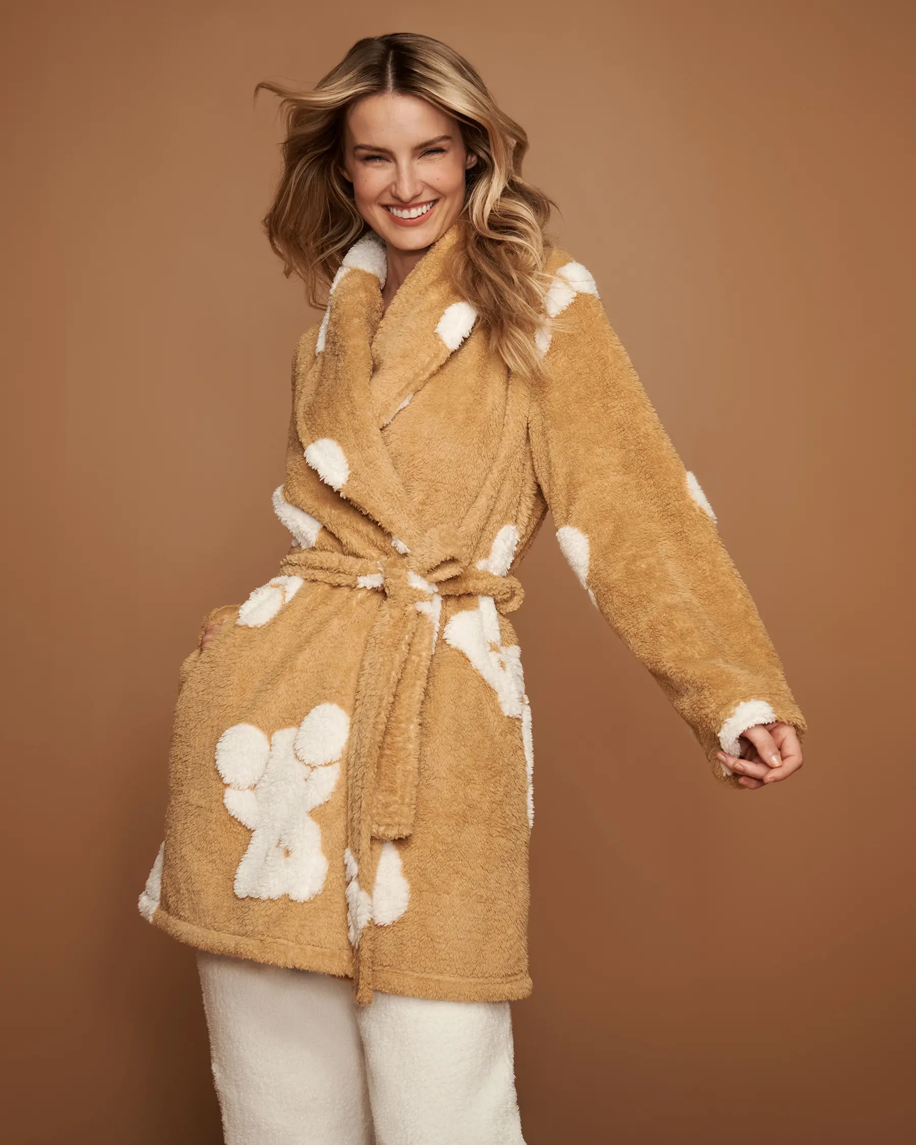 La Vie en Rose Teddy Bear Soft Plush Robe. 1