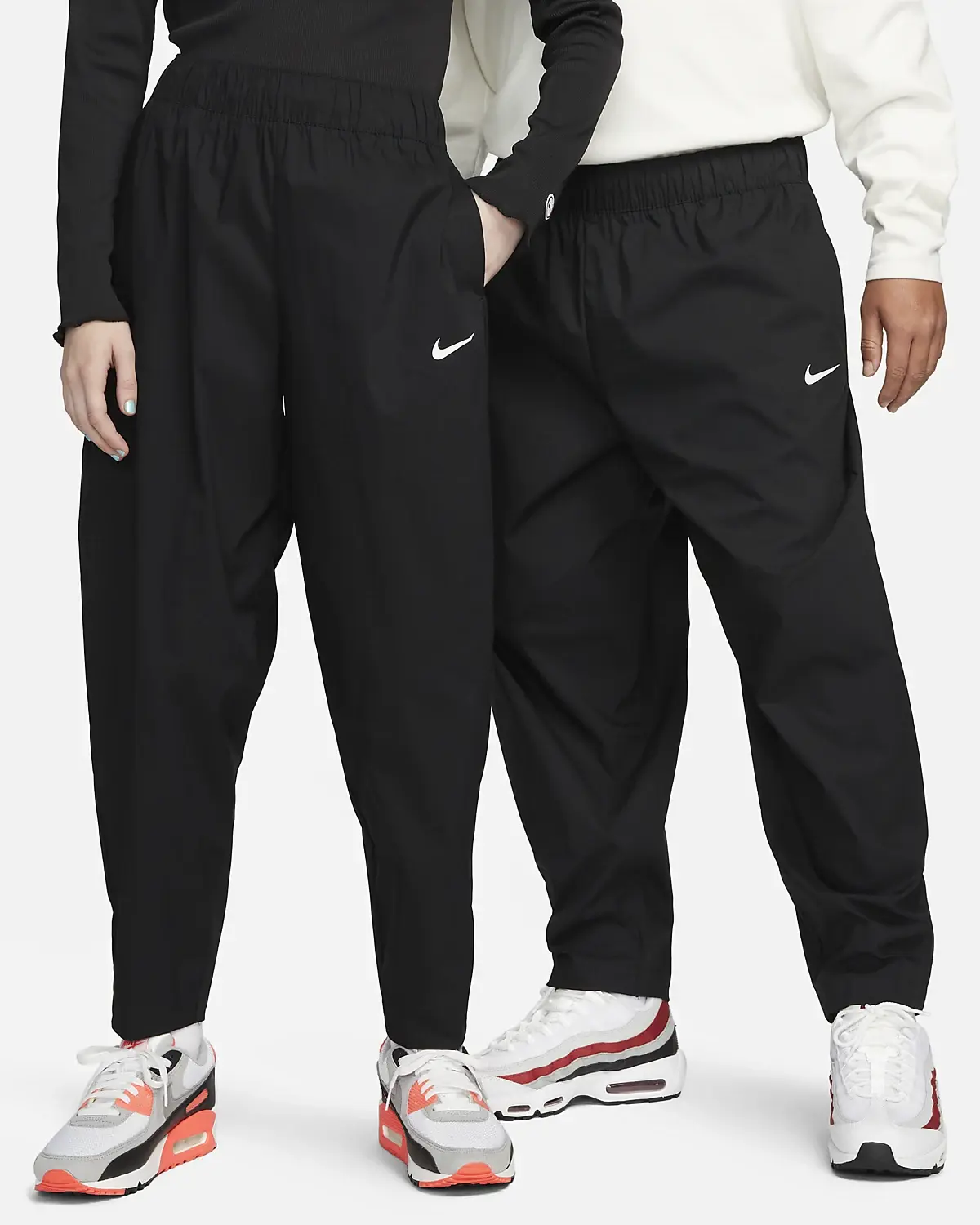 Nike Sportswear Essential. 1