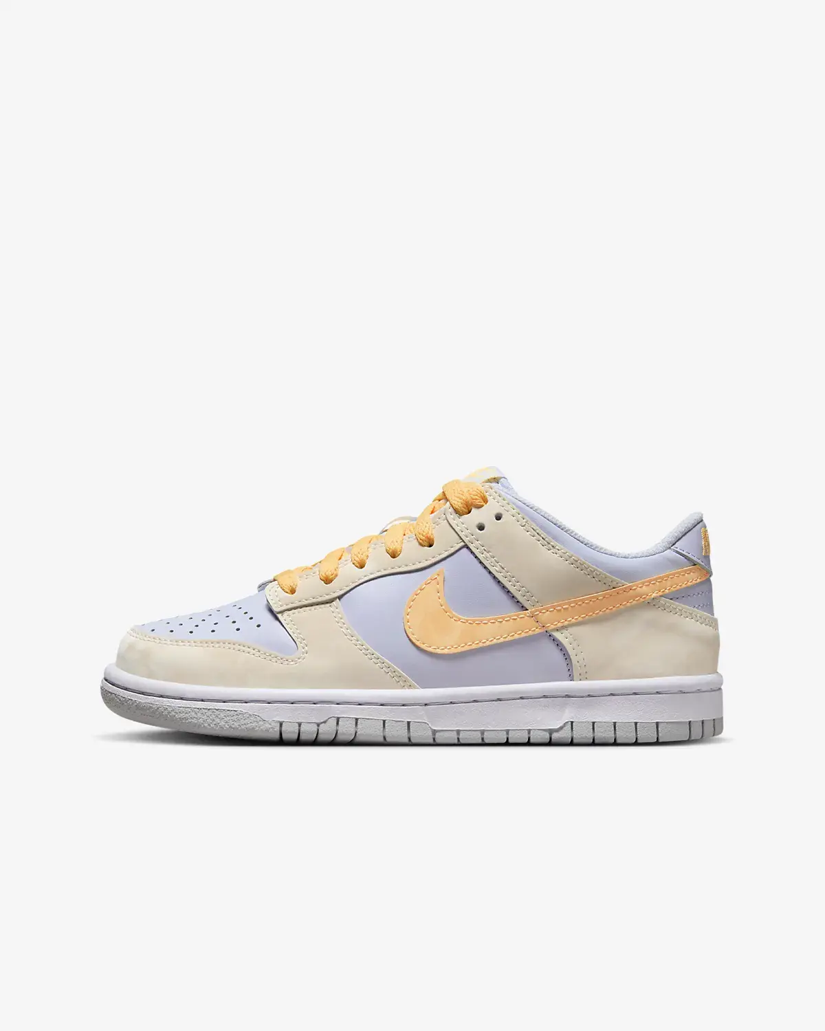 Nike Dunk Low. 1