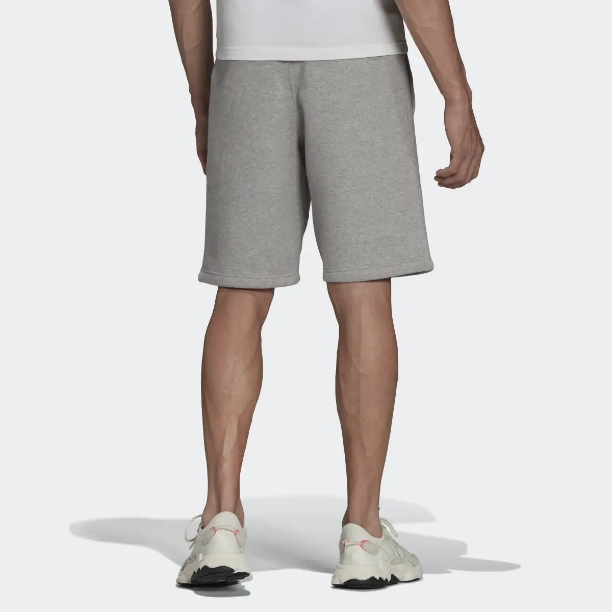 Adidas adicolor Essentials Trefoil Shorts. 2