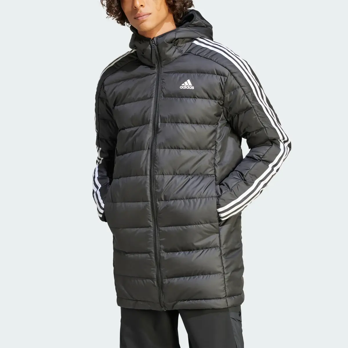 Adidas Essentials 3-Streifen Light Hooded Daunenparka. 1