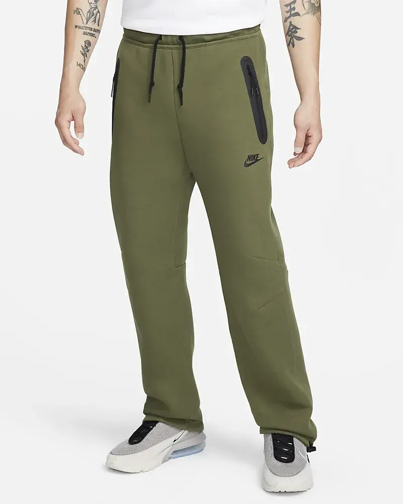 Nike Sportswear Tech Fleece. 1