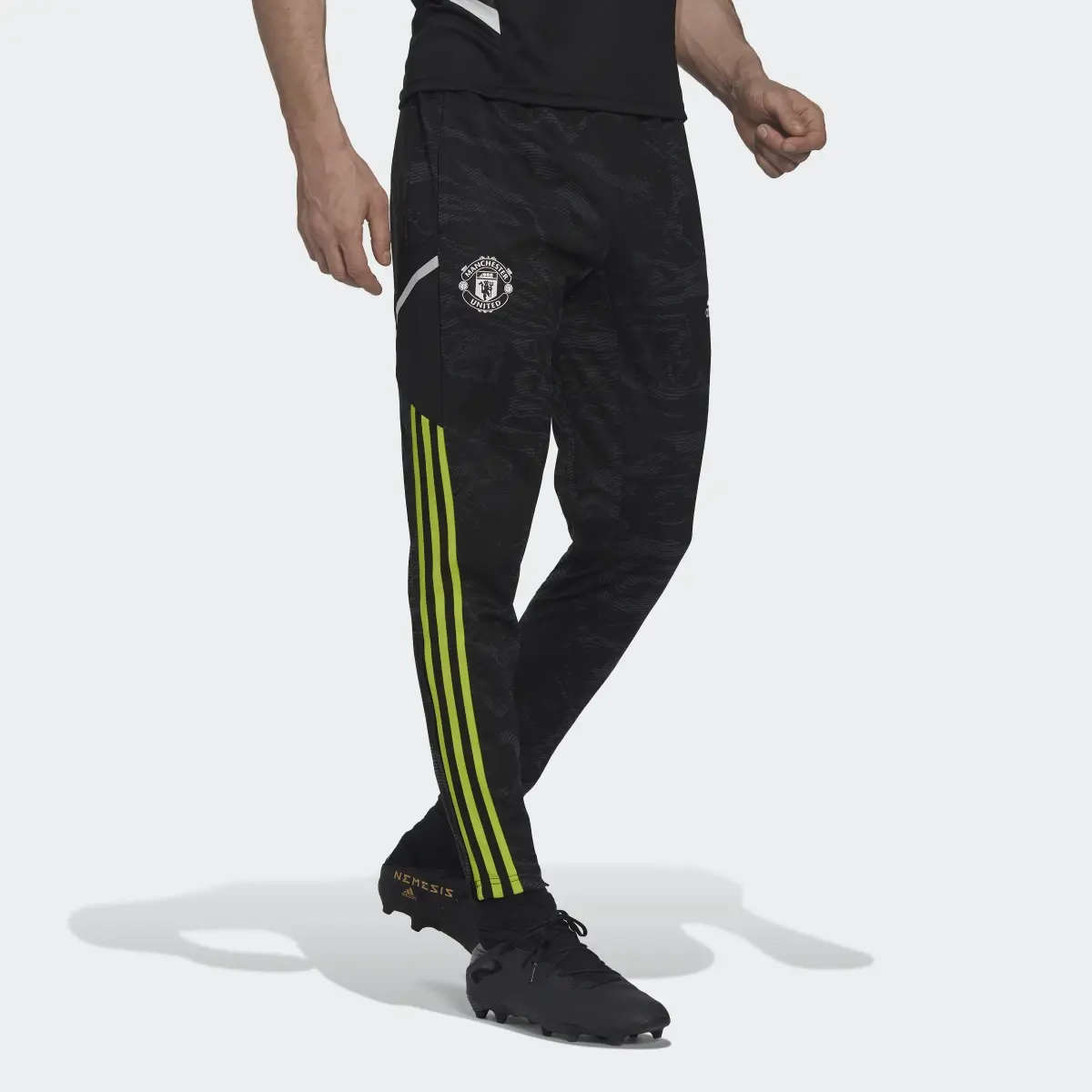 Adidas Manchester United Condivo 22 Training Tracksuit Bottoms. 1