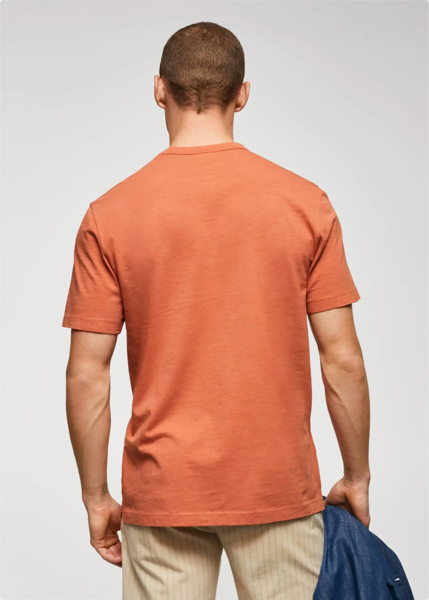 Mango 100% cotton t-shirt with pocket. a man wearing a t-shirt is standing with his hands on his hips. 