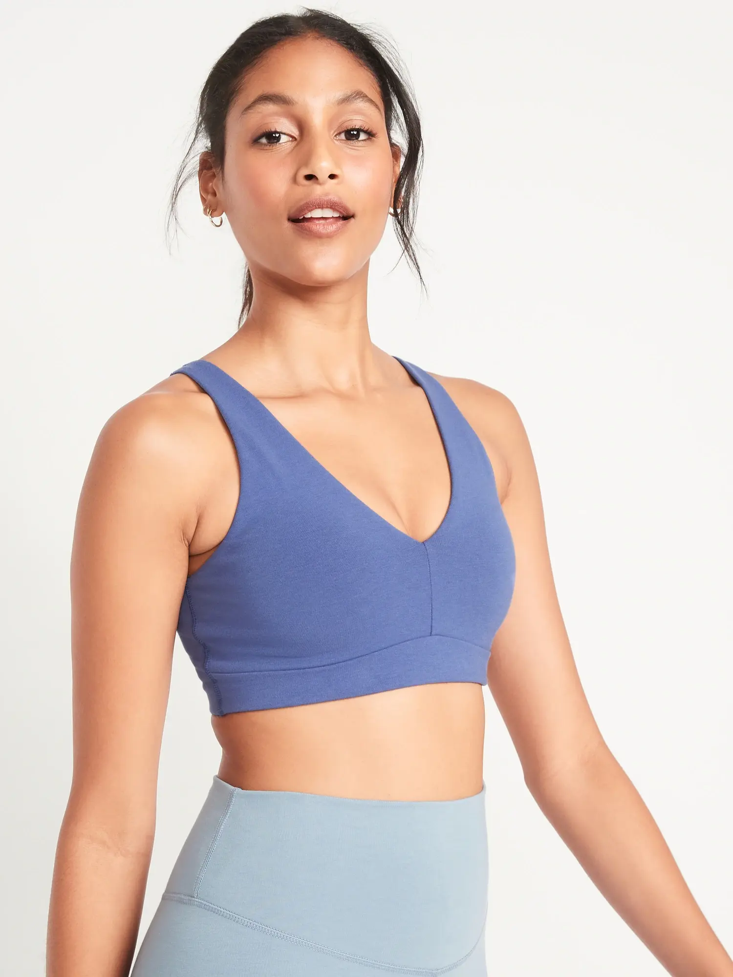 Old Navy Light Support PowerChill Sports Bra for Women blue. 1