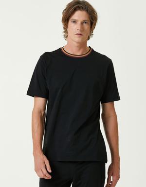 Siyah Bisiklet Yaka Şeritli T-shirt