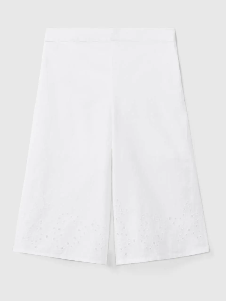 Benetton bermudas with embroidery. 1