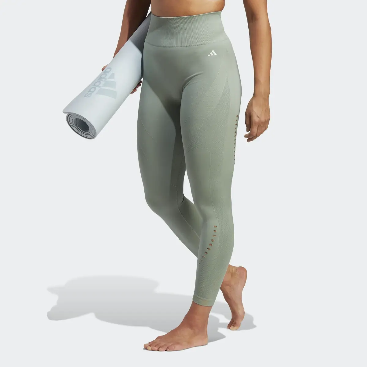 Adidas Yoga Seamless 7/8 Leggings. 1