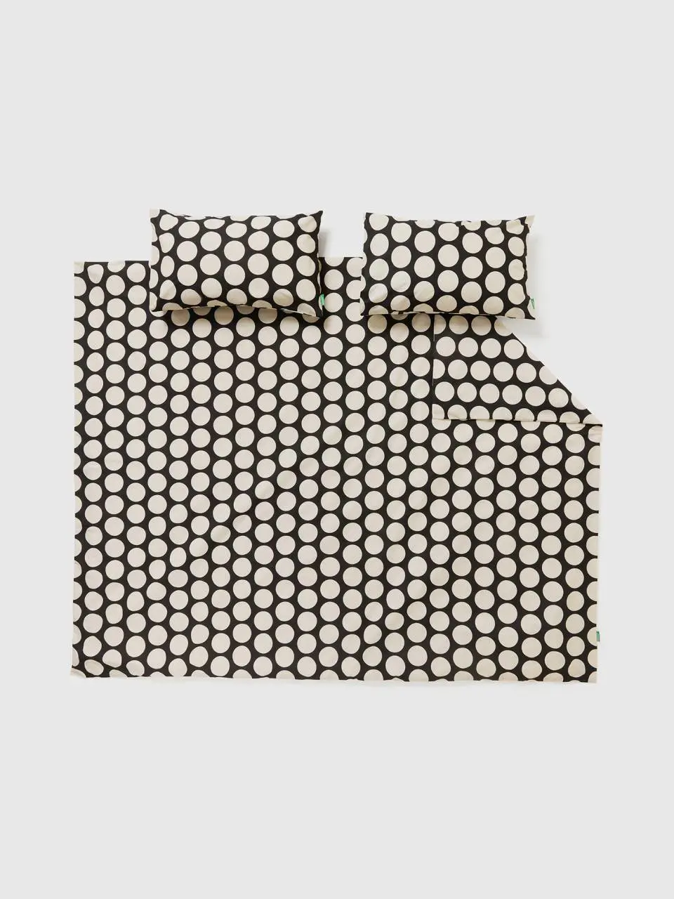 Benetton double duvet cover set in black with white polka dots. 1