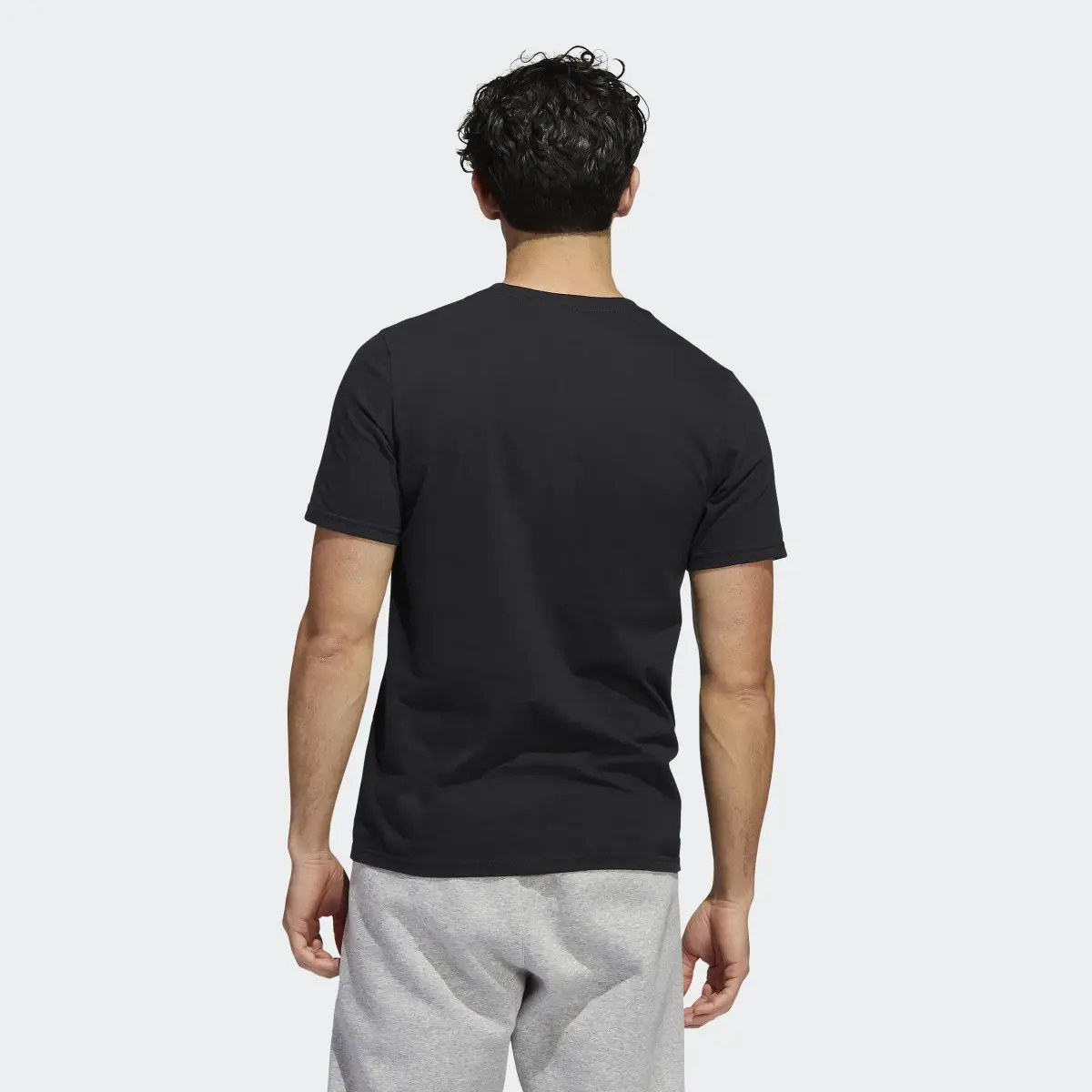 Adidas Playera Badge of Sport Basic. 3