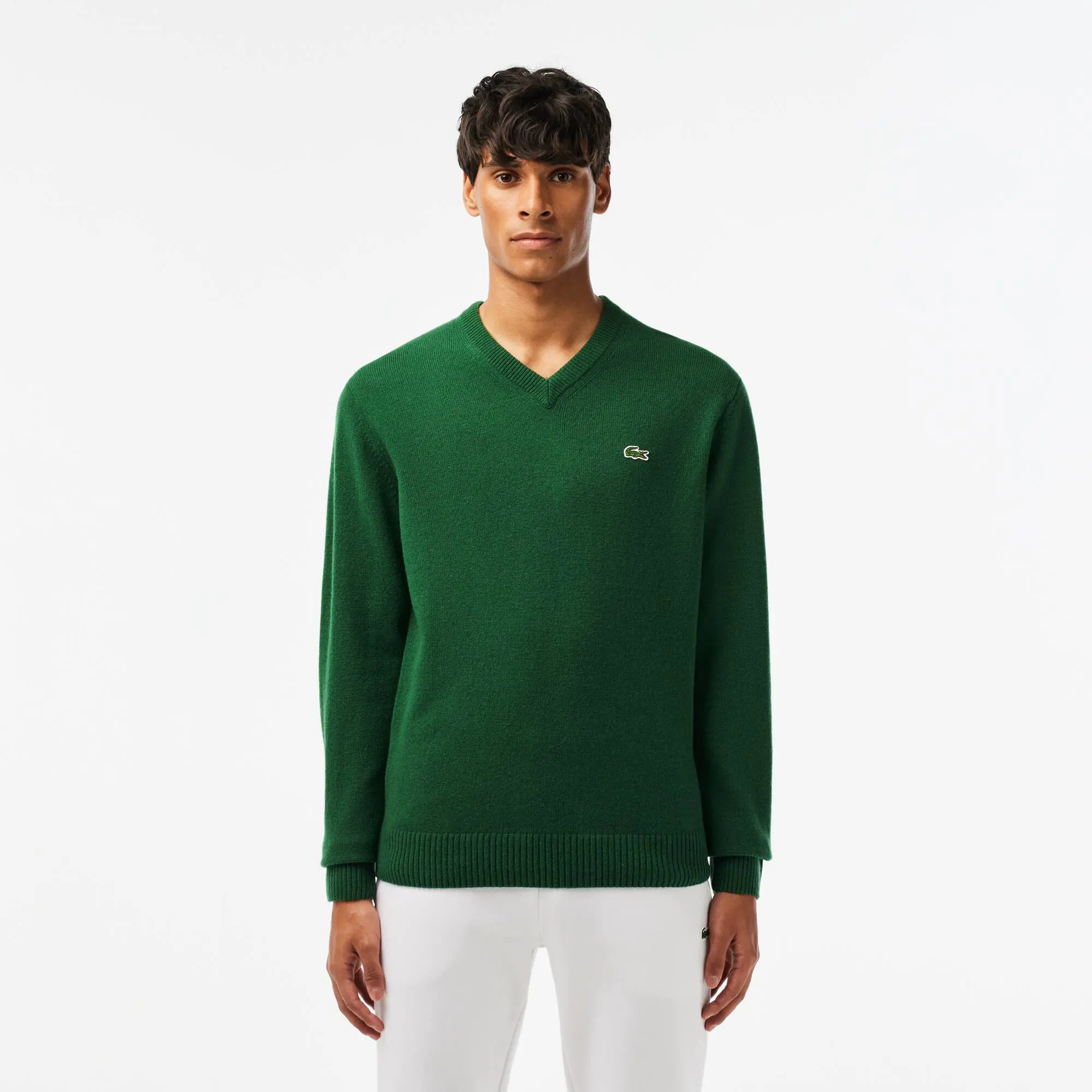 Lacoste Pull à col V en laine unie. 1