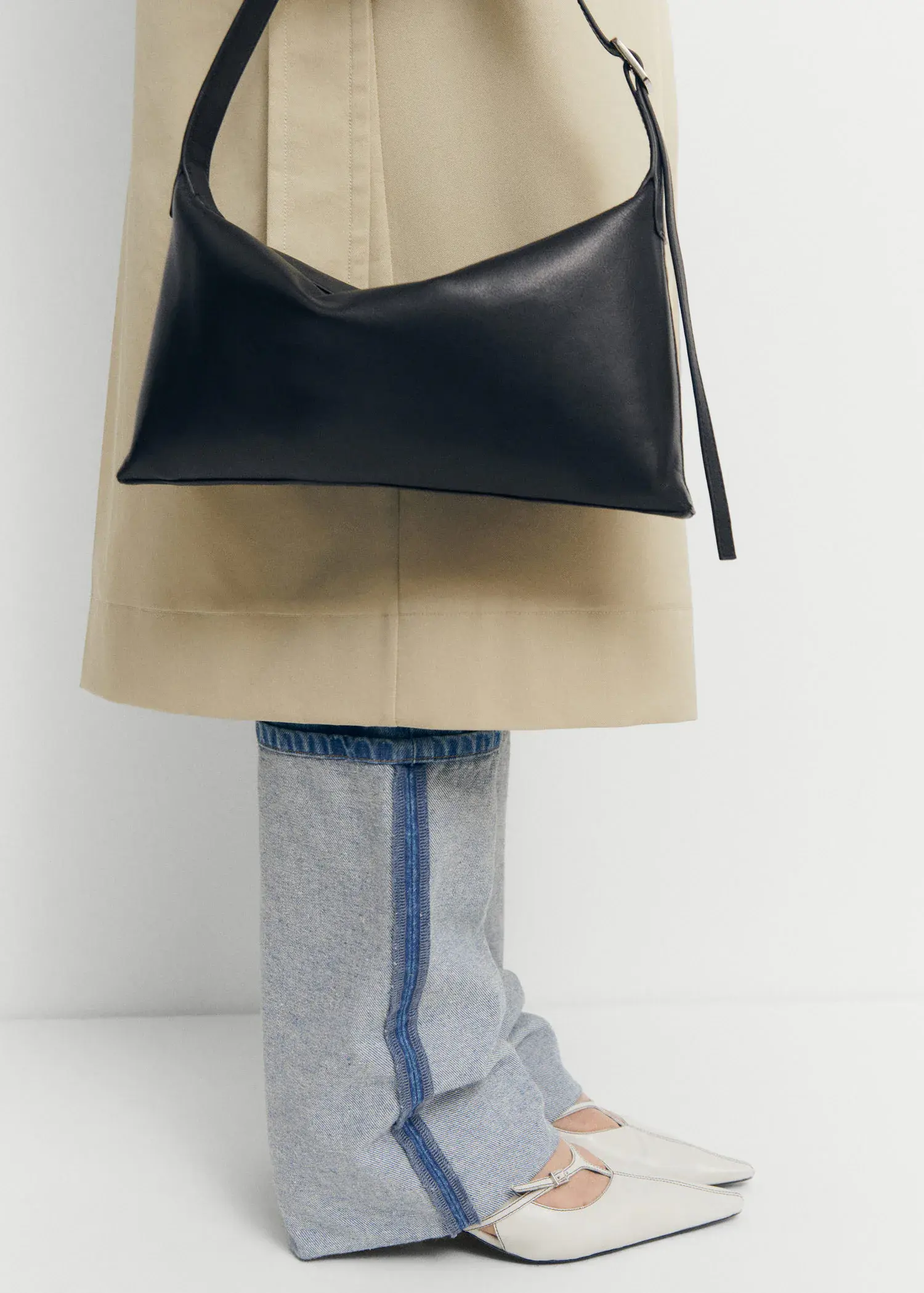 Mango Leather shoulder bag with buckle. 2