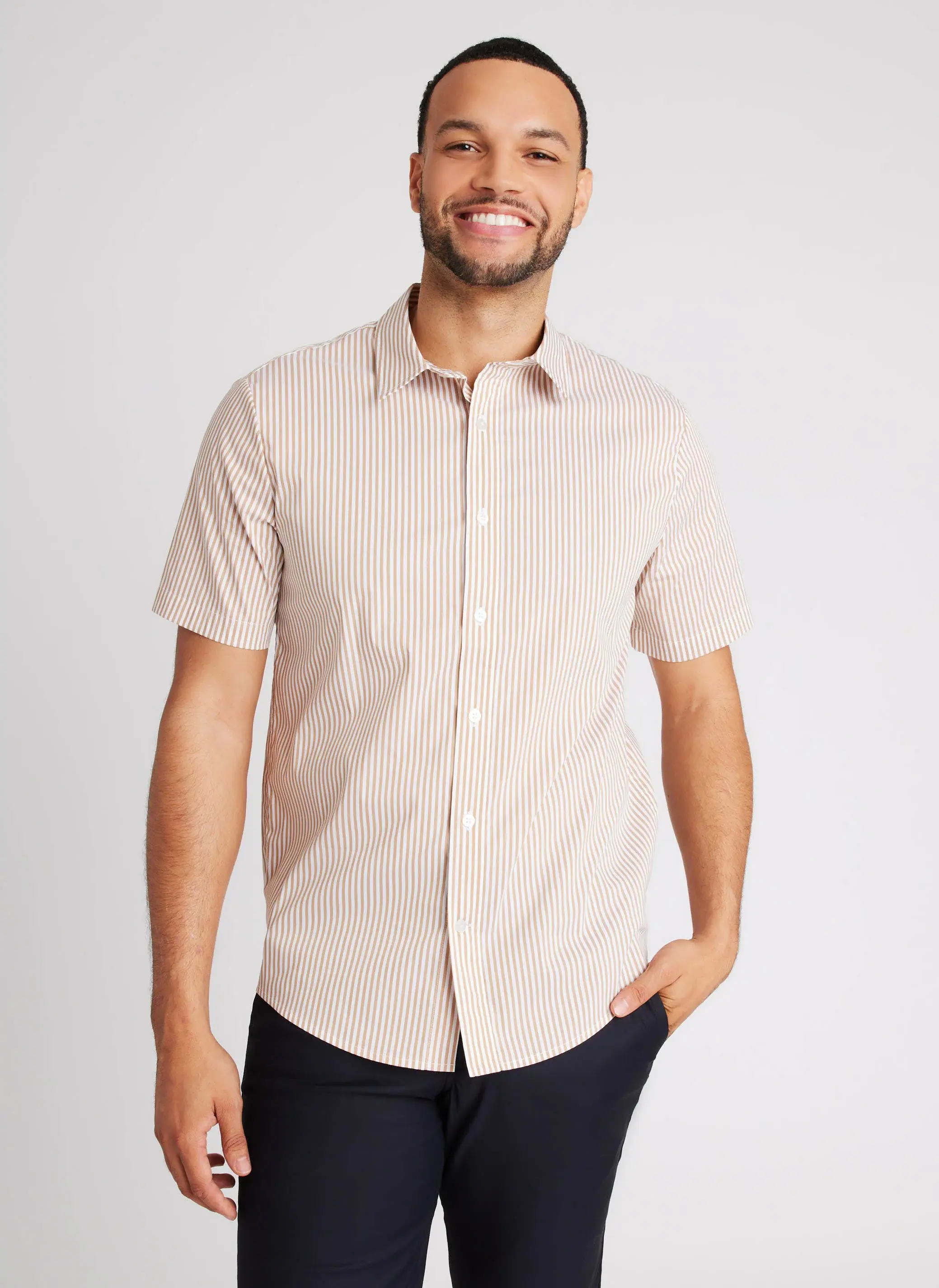 Kit And Ace Stay Cool Poplin Short Sleeve Shirt Standard Fit. 1